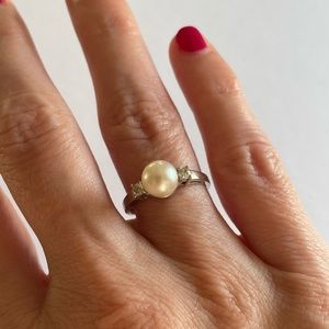 Pearl ring with 2 diamonds 14k white gold
